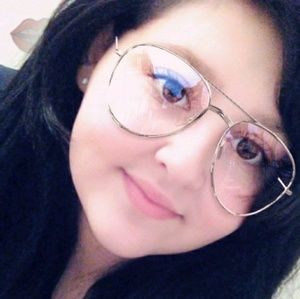 Meet your Posher, Alexia